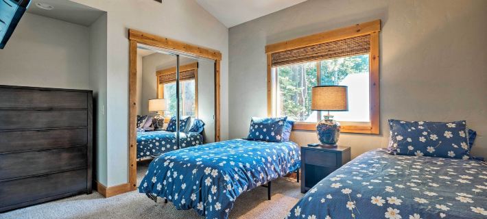 Truckee Escape w/ Hot Tub Near Ski Resorts Hotels in Truckee