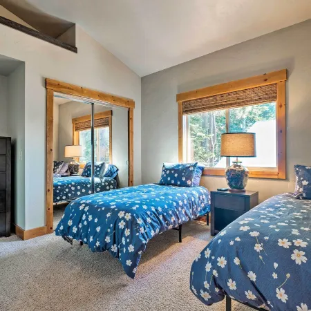 Truckee Escape w/ Hot Tub Near Ski Resorts