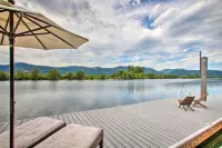 Waterfront Cabin w/ 2 Boat Docks & Mtn Views! - 3 étoiles