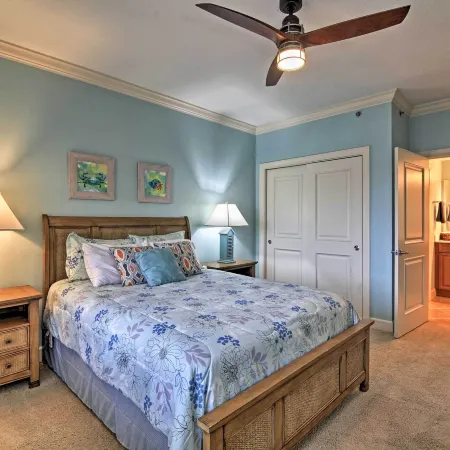 Beachfront Destin Condo w/ Pool & Harbor View!