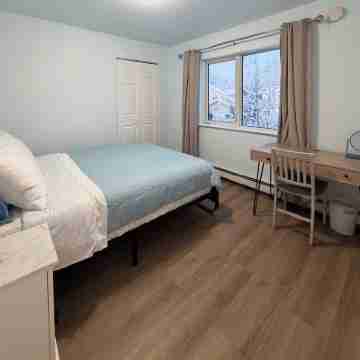 Spacious 4Br Home - 1700 Sq Ft - Large Garage - Great Location Rooms