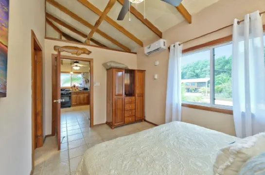 Entire Beach Villa, Pool, Snorkeling, Bikes, Paddleboards, BBQ & Window Porch