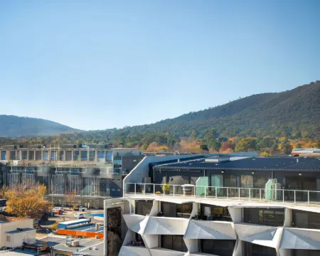 มันตรา ออน นอร์ธบอร์น แคนเบอร์รา โรงแรมในBraddon