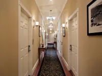Snug Harbor Inn Hotels in Avalon