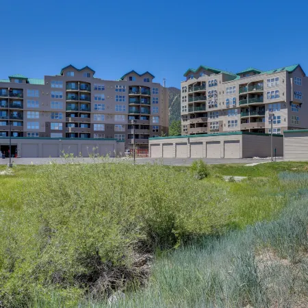 Cozy Frisco Condo 360 Mtn Views and Shared Hot Tub!