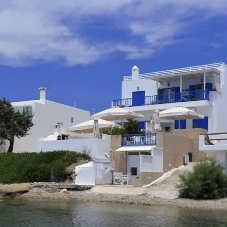 Heliotropio Studios & Apartments
