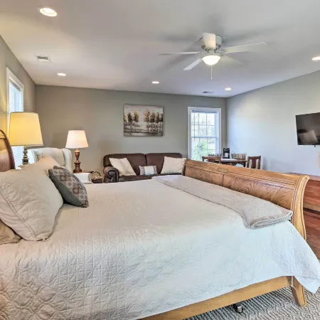 Morrisonville Manor w/ Fire Pit & Hot Tub!