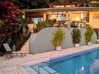 Casa Toucan, Secluded Jungle Setting with Ocean View & 40 foot Pool