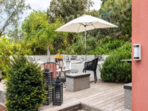 Villa in Golfe-Juan with Pool & Tranquility Hotéis em Vallauris