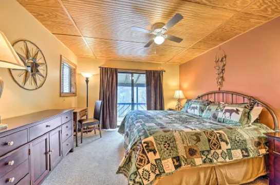 Best Location - Maggie Valley Cabin w/ Hot Tub!