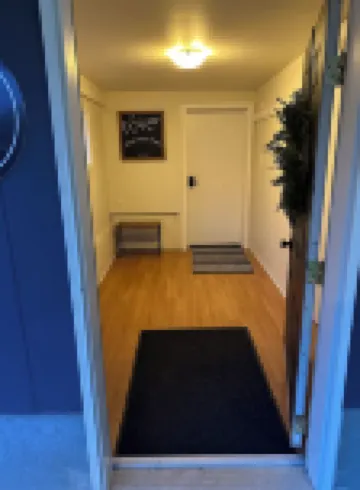 2 Bedroom suite with hot tub! Minutes to local attractions, trails and dining