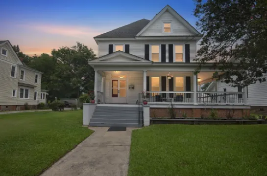 Historic Elegance In The Heart Of Elizabeth City 4 Bedroom Home