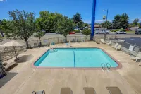 Motel 6 Red Bluff, CA - Pools