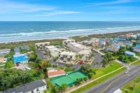 Oceanview Condo with Beach Access, Pool, Tennis Courts and Private Patio