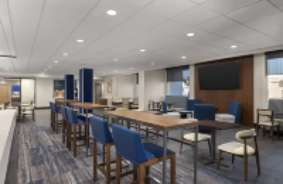 Holiday Inn Express & Suites Phoenix - Midtown by IHG