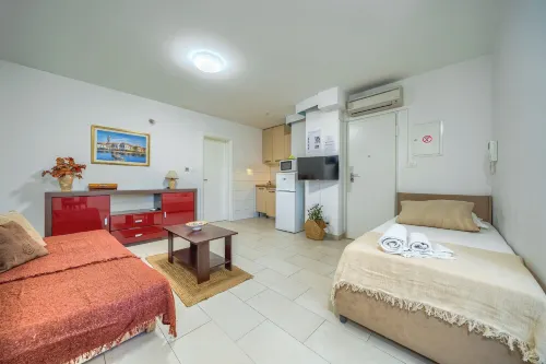 Comfortable apartments Obad, 4 min walk to Znjan beach - 2-Star