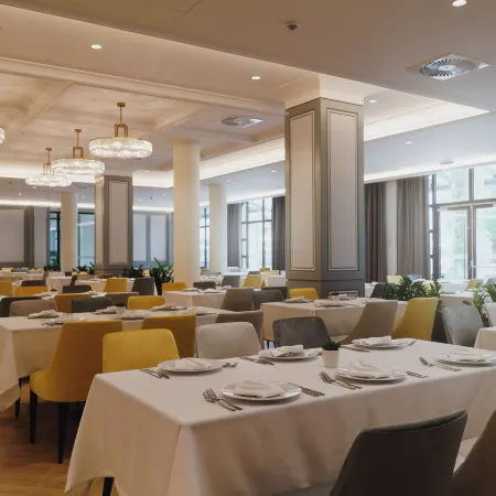 Astor Garden Hotel