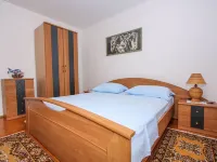 Apartments Zana Hotels in Arbanija