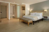 Courtyard by Marriott Santa Marta Resort