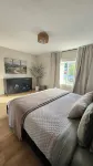 Sandy Pacific Hideaway-hot tub, smart tv, woodstove. 4 bedroom home. Florence,OR