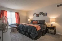 Charming 2BR Townhouse w Patio Walk to Main St - Kitchens