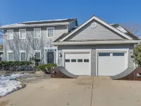 Endless Fun! Family Home w/ Spacious Yard in Clive Hotels in Clive