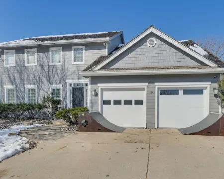 Endless Fun! Family Home w/ Spacious Yard in Clive Hotels in Clive