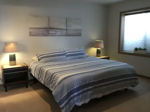 GIG Harbor- Secluded Apartment with Million Dollar View.  10-Minute Walk to Town