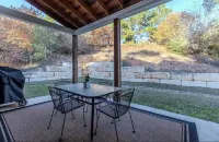 Master suite/ Soaking Tub/ Spacious Kitchen