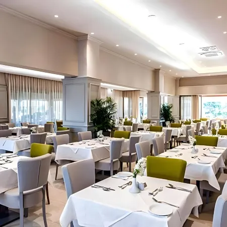 Nissiana Hotel & Bungalows