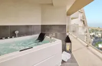 Hyatt Centric Delfina Santa Monica - parking