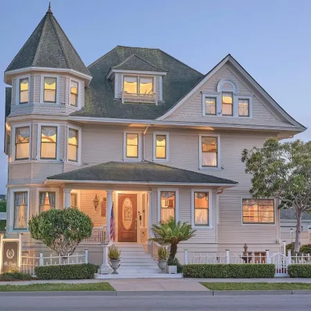 Pacific Grove Inn Отели рядом с достопримечательностью «Парк Лаверс-Пойнт»