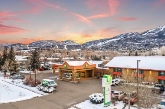 Holiday Inn STEAMBOAT SPRINGS by IHG Отели в г. 