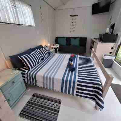 Petite Cottage Plett close to town Rooms