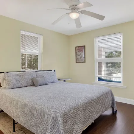 Family Tides by Avantstay 1 Block to the Beach + Game Room + Large Deck Near Center Street