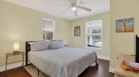 Family Tides by Avantstay 1 Block to the Beach + Game Room + Large Deck Near Center Street