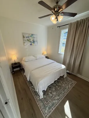 雷克伍德的全新裝修三卧室住宅(Newly Renovated 3 Bedroom House in Lakewood)