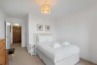 Brighton Getaway - Modern Apartment With Balcony - جاكوزي
