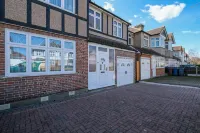 Spacious 5 Bedroom Family Home in Harrow