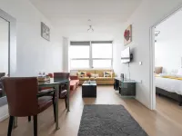 Sleek urban retreat with gym access Hotels in Smethwick