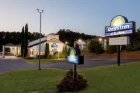 Days Inn & Suites by Wyndham Peachtree Corners/Norcross