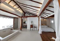 Jeonju Hanokmaeul Nest175 Jaczzi Dokchae Pension 住宿飯店