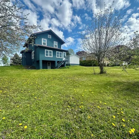 4BR Retreat in Waukon • Group Friendly