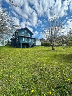 4BR Retreat in Waukon • Group Friendly