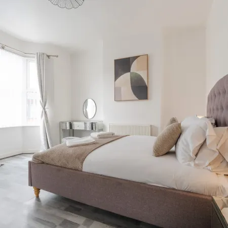 Newly Renovated 4BR House with lots of amenities Отели в г. Бутл
