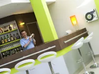 宜必思尚品波爾多機場梅里尼亞克飯店 - 酒吧