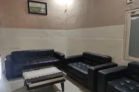 Hotel O Wisma Tulip Near Masjid Besar Desa Tanabangka - parking