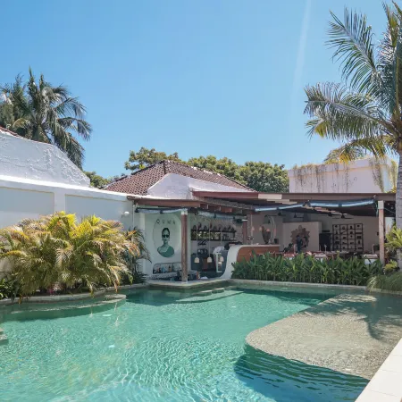 Quma Hotel