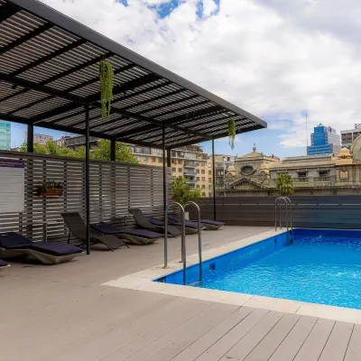 Mercure Santiago Centro โรงแรมใกล้สวนสนุกฟันตาซิลันเดีย