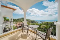 Shana by the Beach Manuel Antonio - Romantic